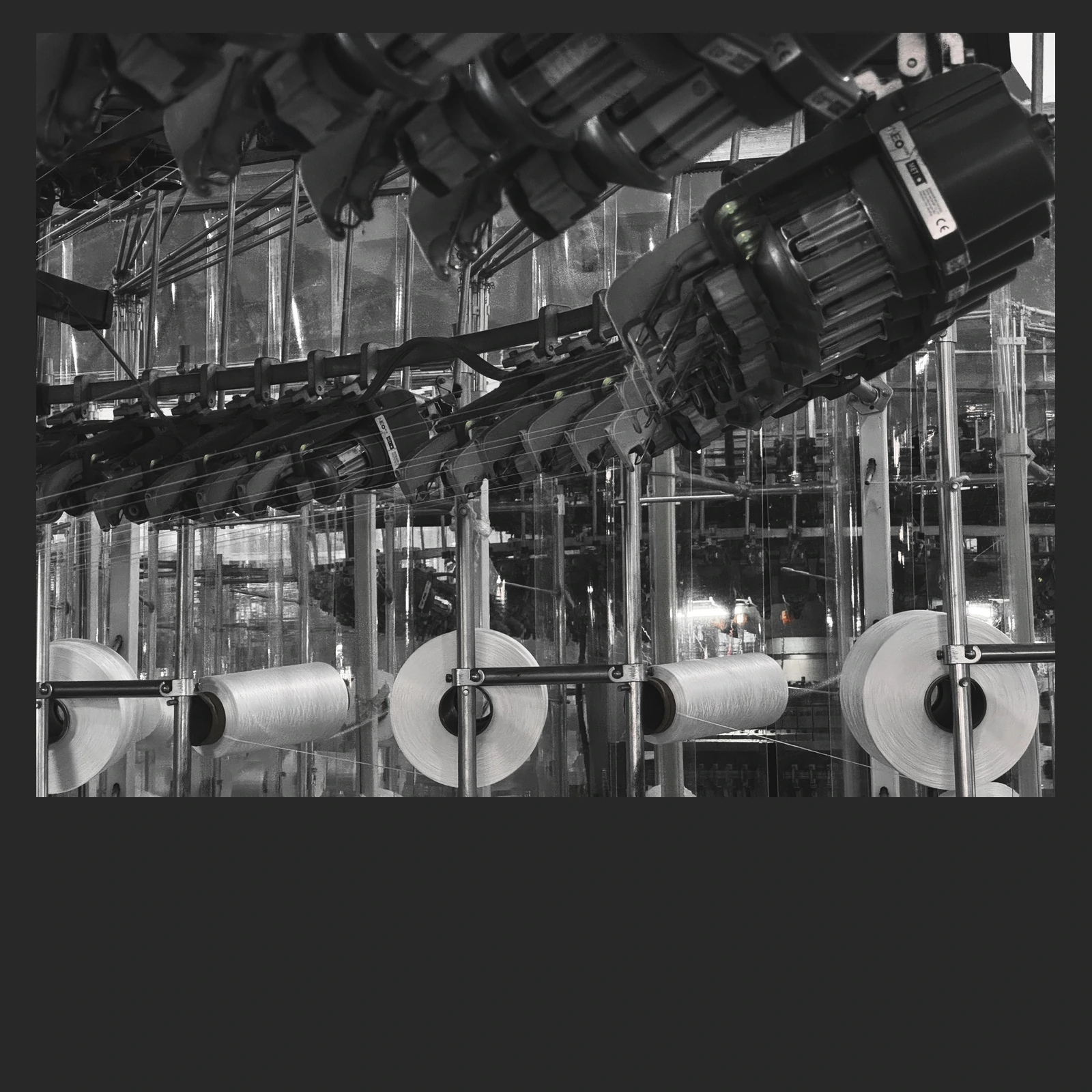 纺织设备与纱线细节 / Textile machinery and yarn detail