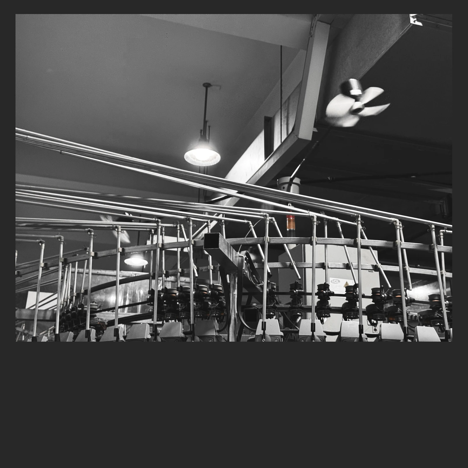 纺织车间与设备管线 / Textile workshop and equipment piping
